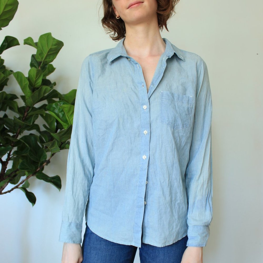 SOLD Super soft chambray shirt - Picture 2 of 4
